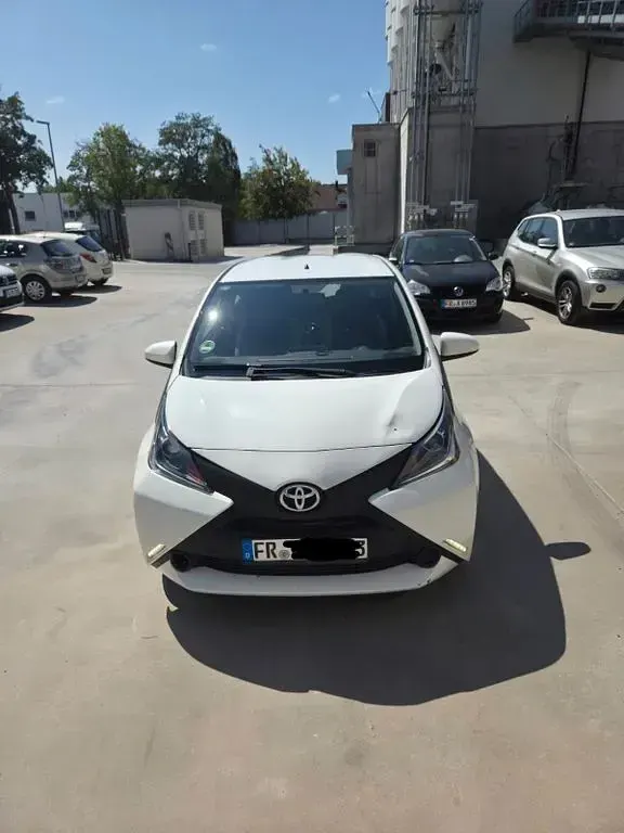 Gebraucht Toyota Aygo 69 PS (50 kW) 2016 Weiß Kleinwagen