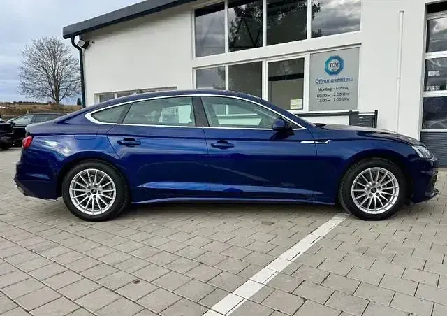 Gebraucht Audi A5 Sportback Sport 163 PS (119 kW) 2023 Blau Kleinwagen
