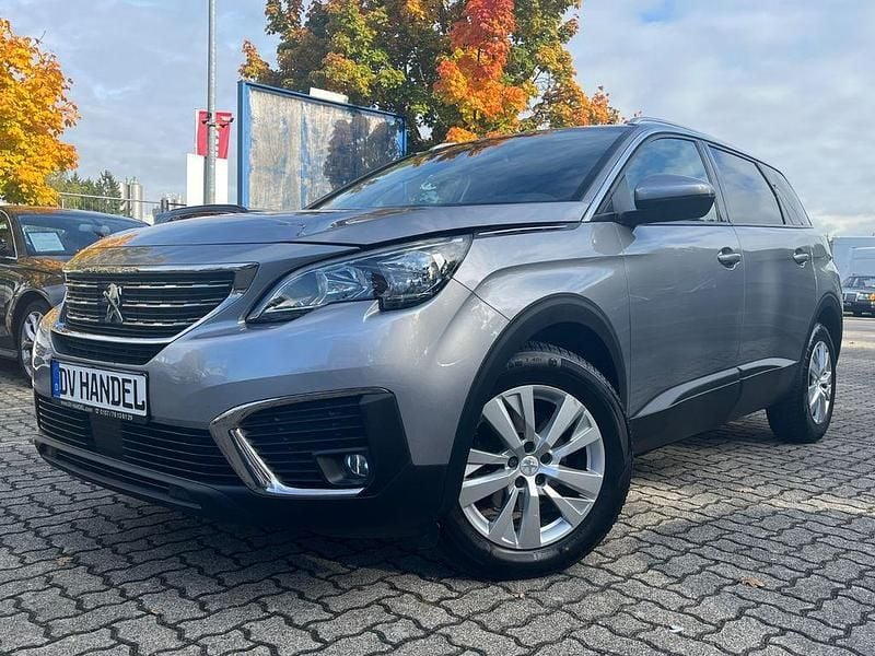 Grau Gebraucht 2019 Peugeot 5008 Active Van / Kleinbus | 16.899 € (Guter Preis) - Bild 1/4