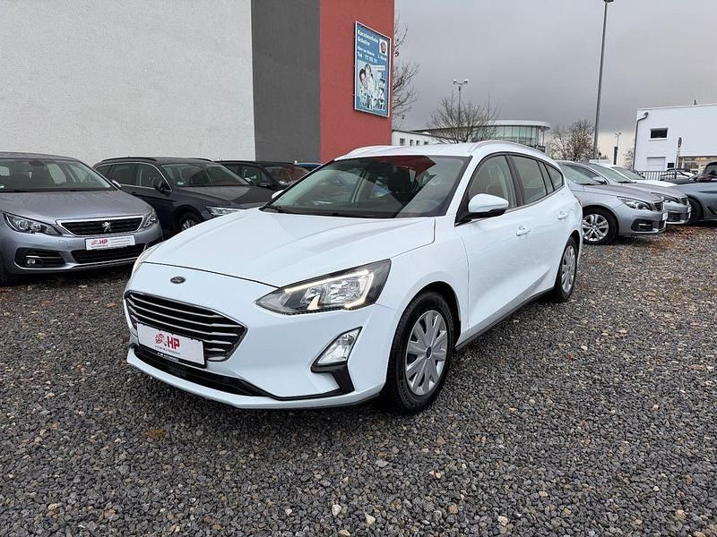 Weiß Gebraucht 2020 Ford Focus Cool & Connect Limousine | 9.899 € (Fairer Preis) - Bild 1/4
