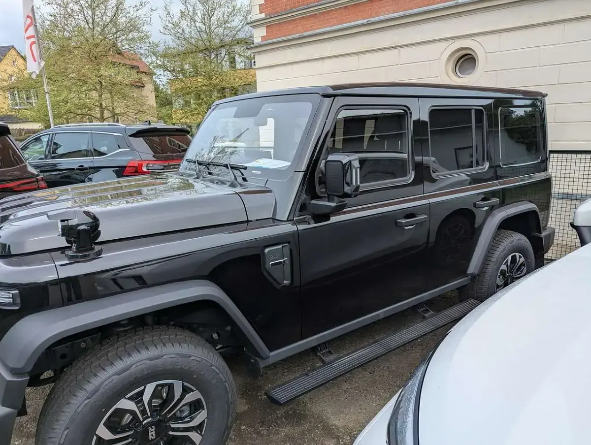 Neu BAW 212 166 PS (122 kW) 2026 Wüstengelb SUV