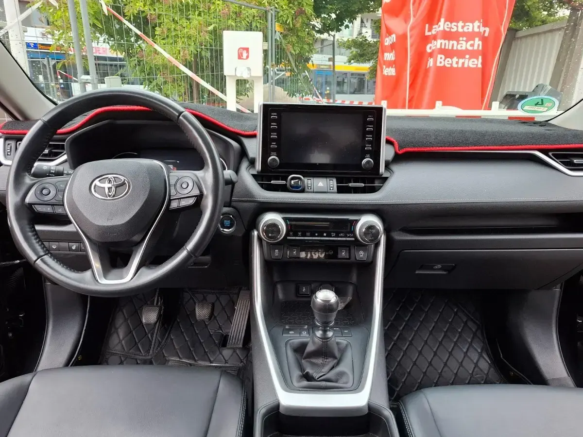 Gebraucht Toyota RAV4 175 PS (128 kW) 2022 Schwarz SUV