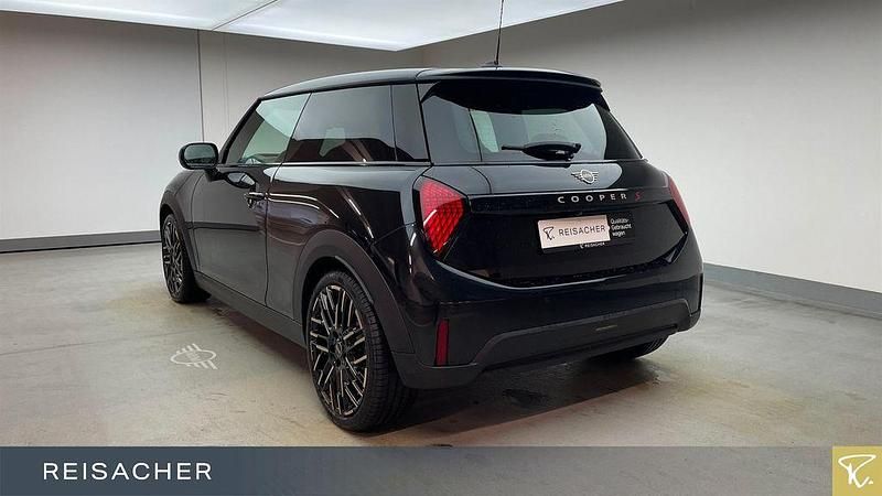 Gebraucht Mini Cooper S Favoured 204 PS (150 kW) 2024 Schwarz Kleinwagen