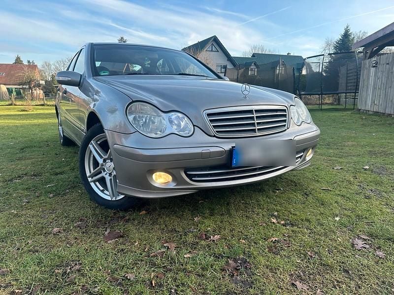 Gold Gebraucht 2004 Mercedes C200 Limousine | 2.750 € (Fairer Preis) - Bild 1/4