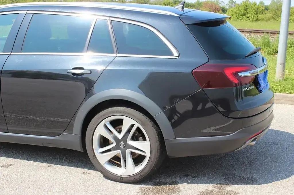 Gebraucht Opel Insignia Country Tourer 194 PS (142 kW) 2014 Schwarz Kombi