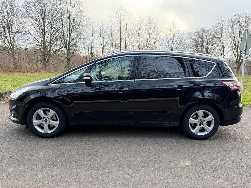 Gebraucht Ford S-MAX Titanium 160 PS (117 kW) 2016 Schwarz Van / Kleinbus