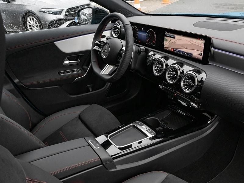 Gebraucht Mercedes CLA200 AMG 163 PS (119 kW) 2026 Blau Coupé