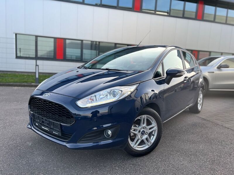 Gebraucht Ford Fiesta Celebration 101 PS (74 kW) 2016 Blazerblau Kleinwagen