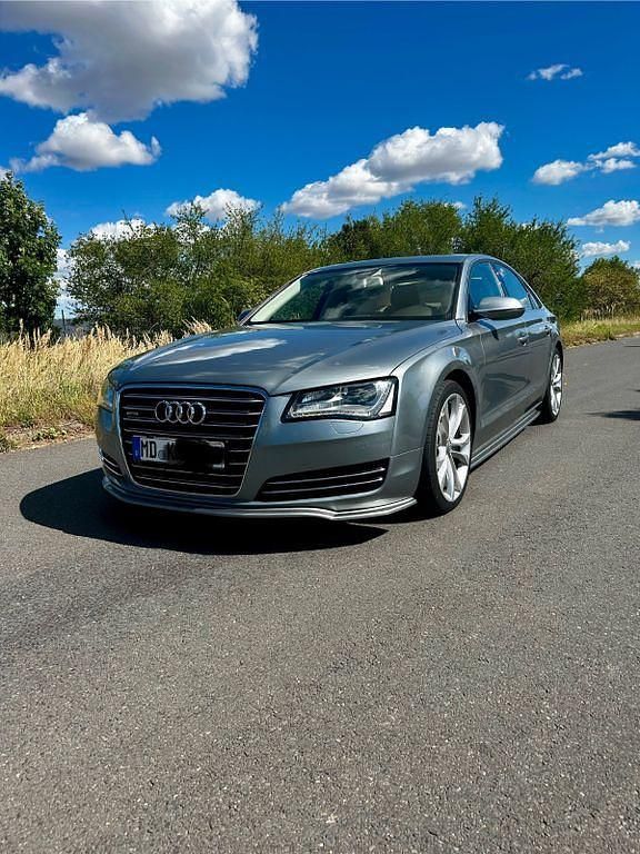 Grau Gebraucht 2012 Audi A8 Ambiente Limousine | 17.450 € (Guter Preis) - Bild 1/4