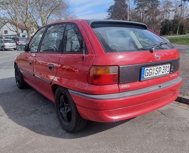 Gebraucht Opel Astra 75 PS (55 kW) 1997 Rot Limousine