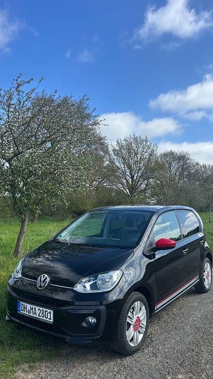 Second-hand VW up! Beats 60 CP (44 kW) 2017 Negru Hatchback