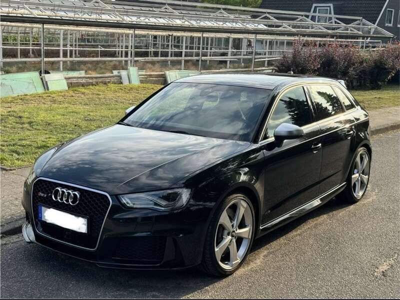 Schwarz Gebraucht 2015 Audi RS3 Sportback Comfort Kleinwagen | 42.980 € - Bild 1/4