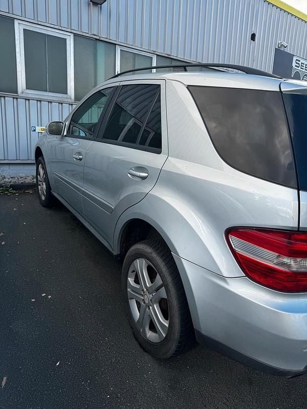 Gebraucht Mercedes ML280 190 PS (139 kW) 2006 Silber SUV