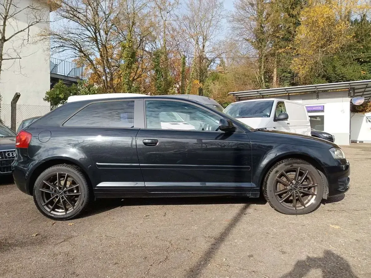 Gebraucht Audi A3 Attraction 105 PS (77 kW) 2010 Phantomschwarz Kleinwagen