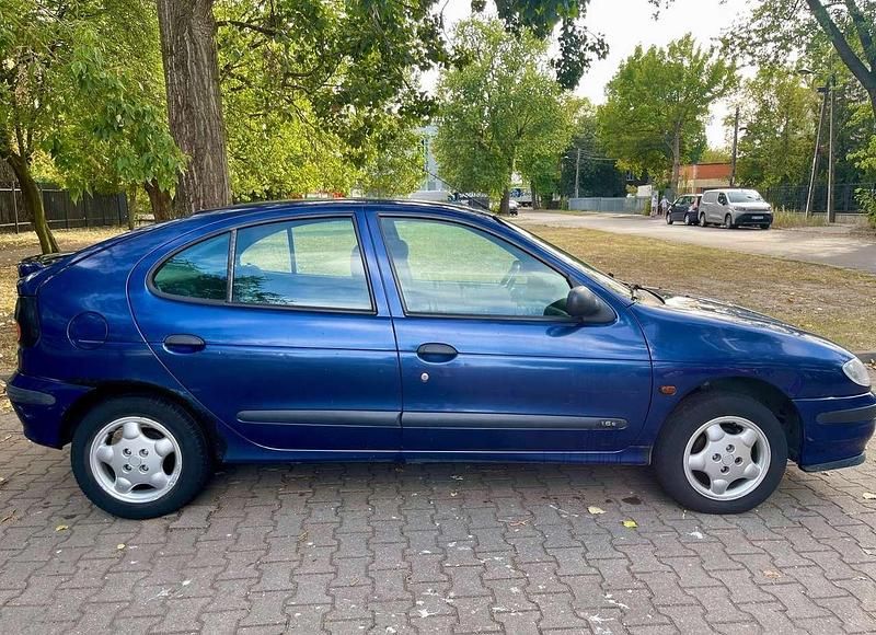 Blau Gebraucht 1997 Renault Mégane Limousine | 995 € - Bild 1/1