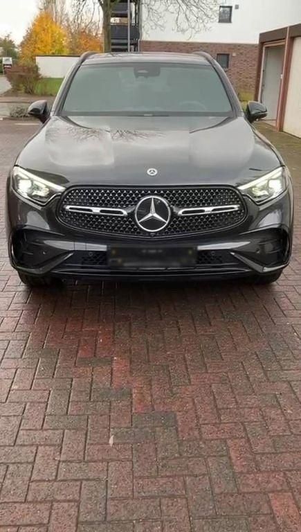 Schwarz Gebraucht 2023 Mercedes GLC300e Premium SUV | 57.897 € (Superpreis) - Bild 1/4