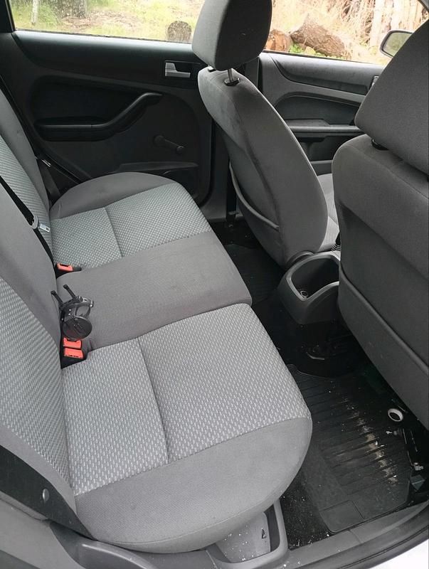 Second-hand Ford Focus 100 CP (73 kW) 2006 Andere farben Berlinǎ