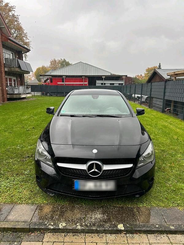 Schwarz Gebraucht 2014 Mercedes CLA180 Limousine | 11.850 € (Fairer Preis) - Bild 1/4