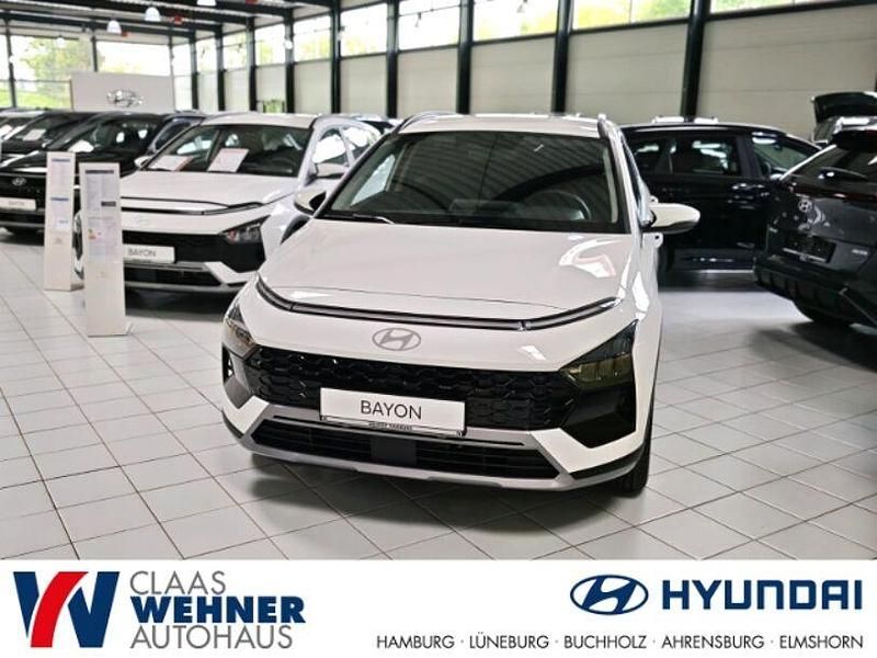 Atlas white / sol Neu 2025 Hyundai Bayon Prime SUV | 24.700 € (Fairer Preis) - Bild 1/4