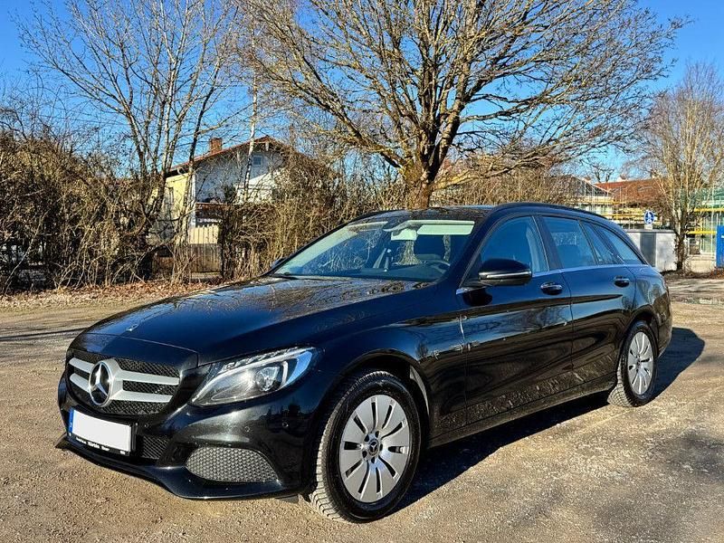Gebraucht Mercedes C220 170 PS (125 kW) 2018 Schwarz Kombi