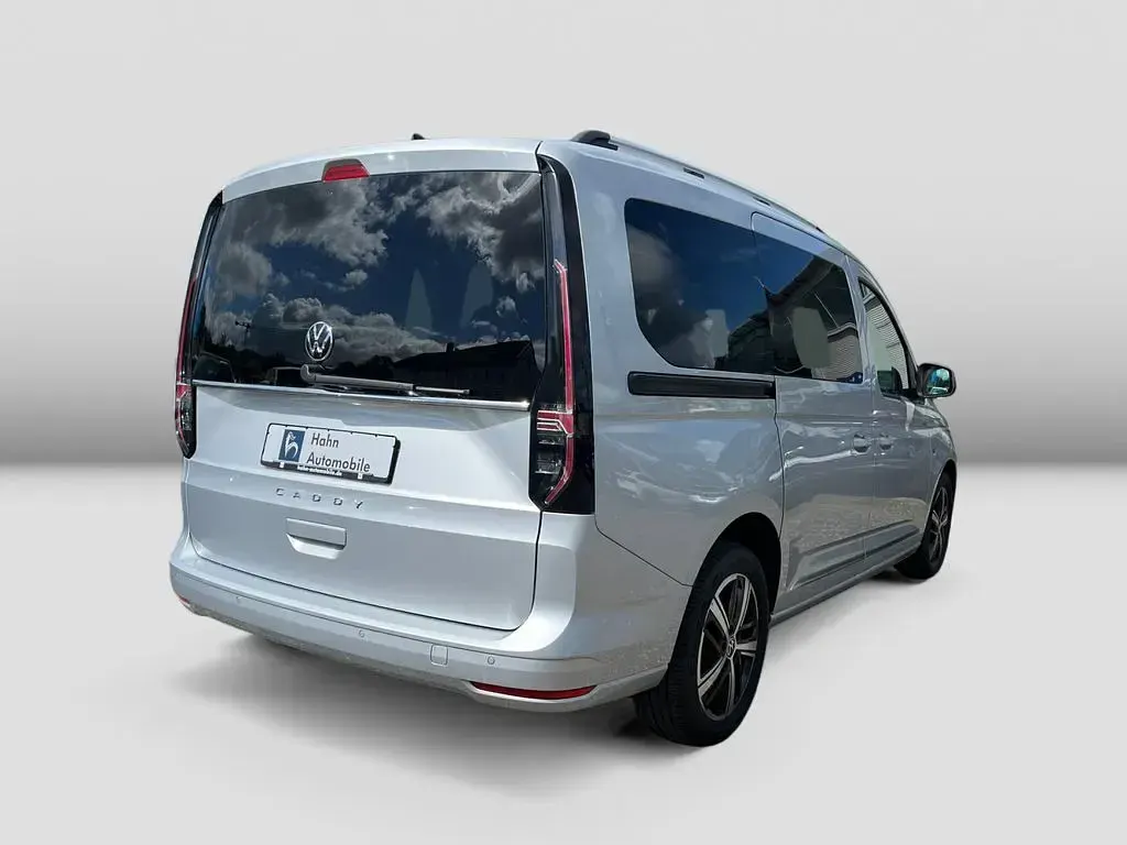 Gebraucht VW Caddy Maxi Style 122 PS (89 kW) 2022 Silber Van / Kleinbus