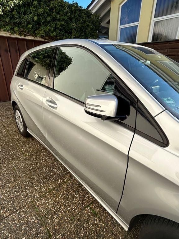 Gebraucht Mercedes B180 122 PS (89 kW) 2013 Silber Van / Kleinbus
