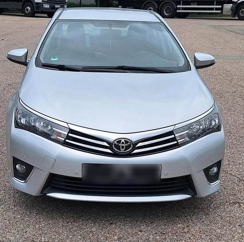 Gebraucht Toyota Corolla 132 PS (97 kW) 2015 Silber Limousine