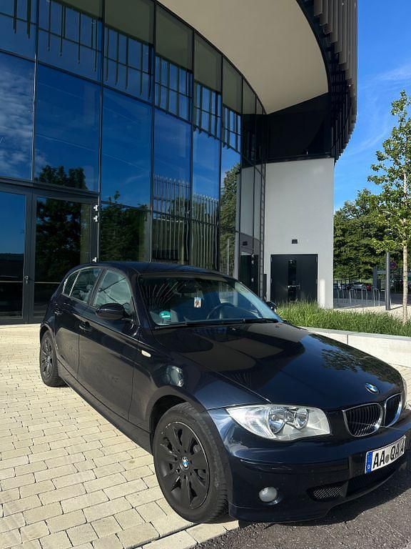 Blau Gebraucht 2006 BMW 118 Kleinwagen | 3.900 € (Guter Preis) - Bild 1/4