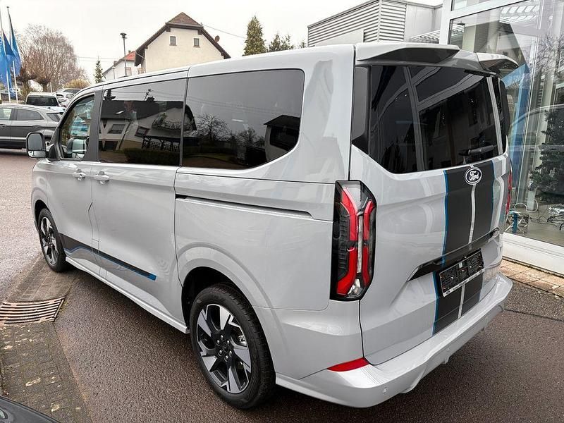 Neu Ford Tourneo Sport 150 PS (110 kW) 2025 Grau Van / Kleinbus