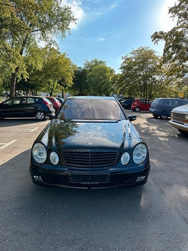 Schwarz Gebraucht 2003 Mercedes E240 Limousine | 4.000 € (Guter Preis) - Bild 1/4