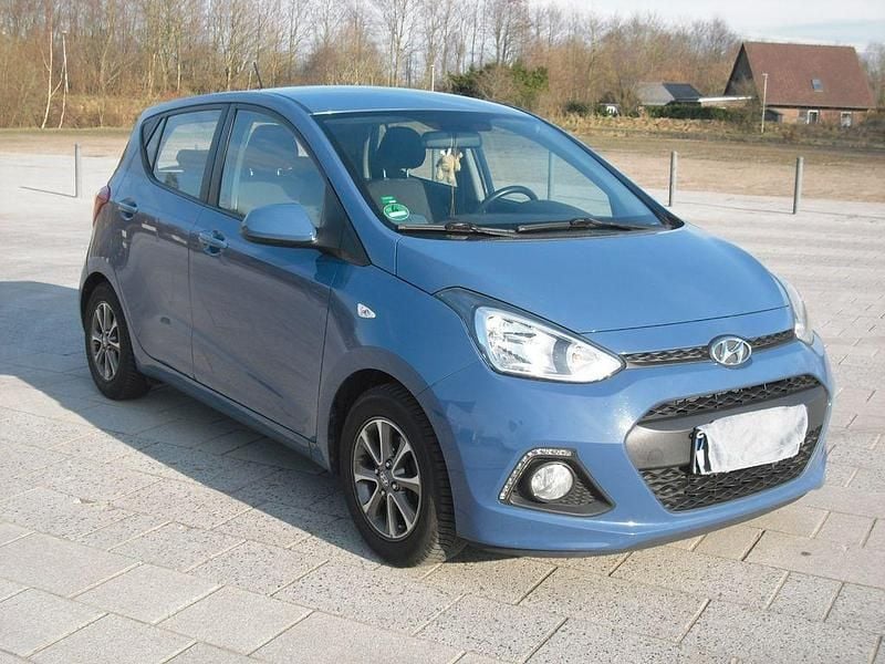 Gebraucht Hyundai i10 Edition 67 PS (49 kW) 2014 Blau Kleinwagen