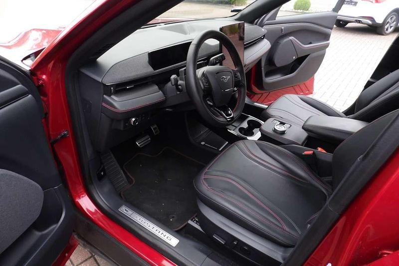 Gebraucht Ford Mustang Mach-E 258 kW (351 PS) 2021 Lucidrot metallic SUV