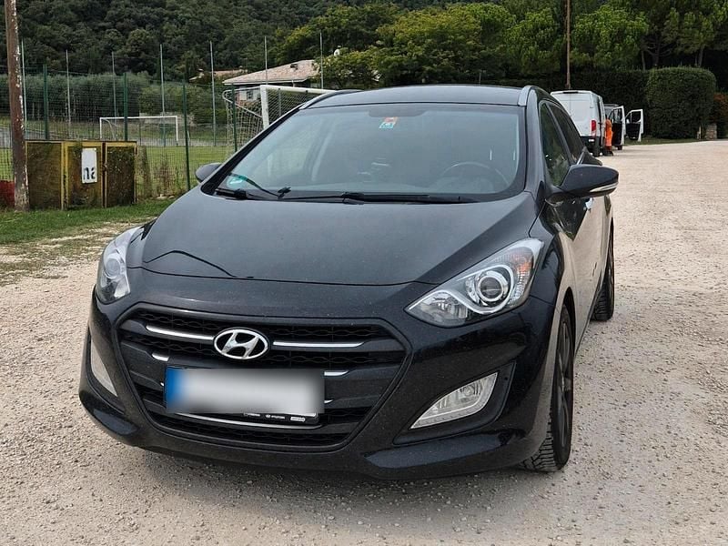 Schwarz Gebraucht 2015 Hyundai i30 Kombi | 9.500 € (Fairer Preis) - Bild 1/2