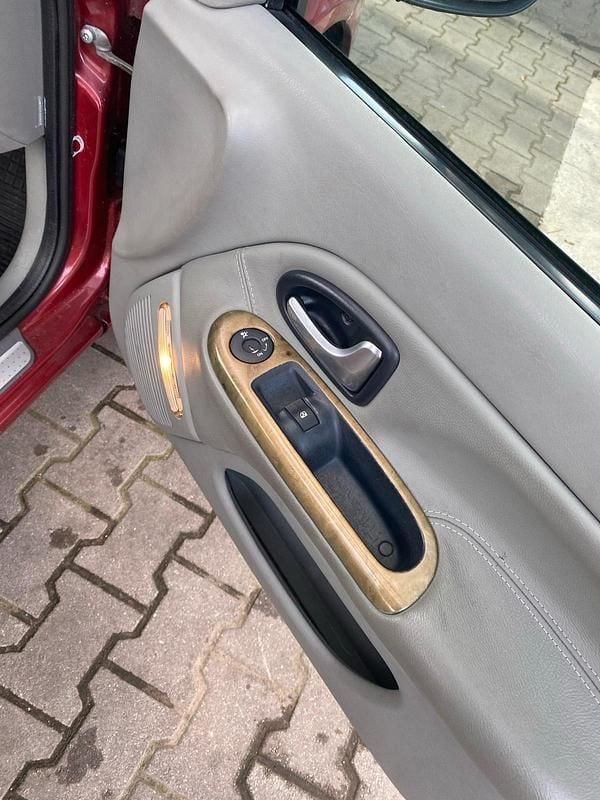 Gebraucht Renault Clio II Initiale 72 PS (52 kW) 2003 Rot Kleinwagen