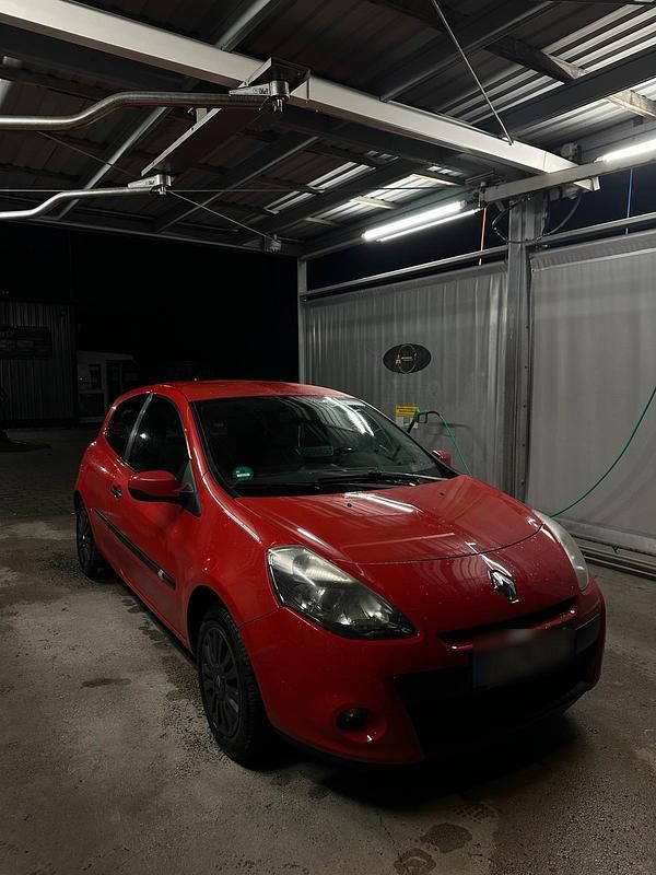Rot Gebraucht 2009 Renault Clio III Kleinwagen | 2.100 € (Fairer Preis) - Bild 1/4