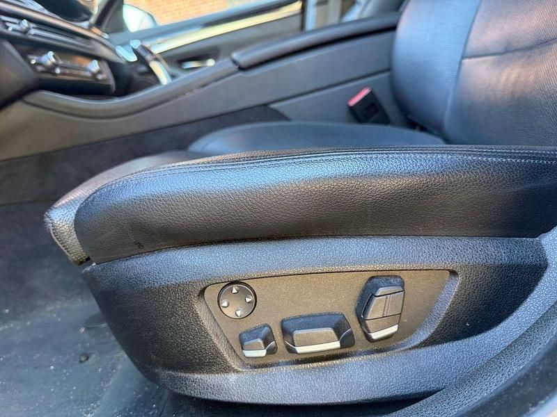 Gebraucht BMW 530 258 PS (189 kW) 2012 Weiß Limousine