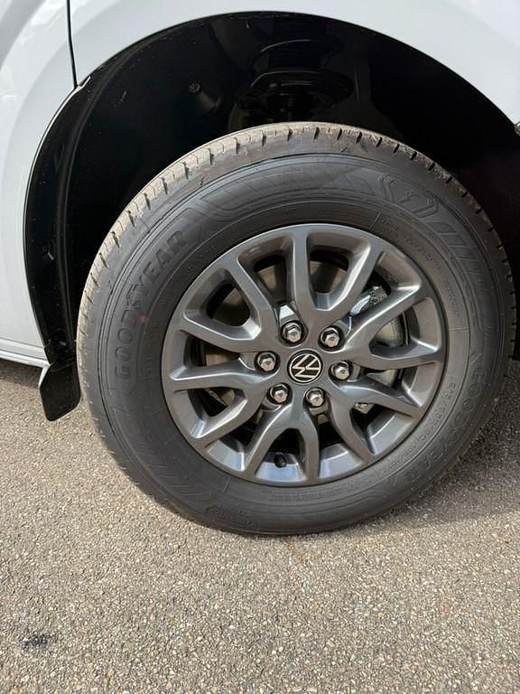 Gebraucht VW T7 150 PS (110 kW) 2025 Grau Van