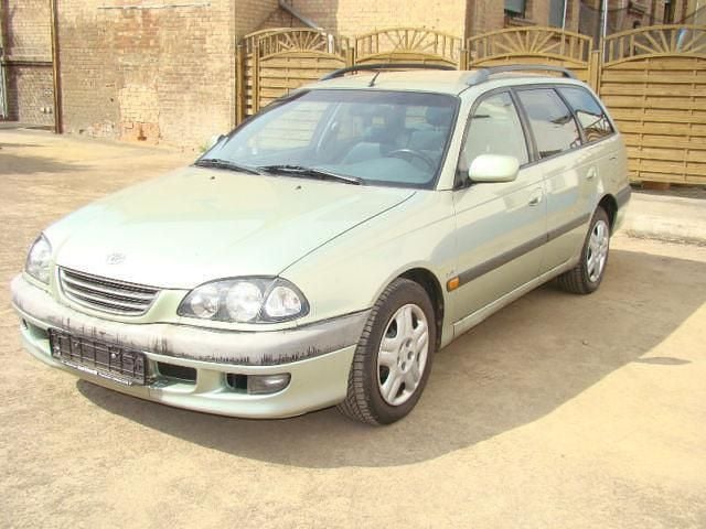 Gebraucht Toyota Avensis Terra 90 PS (66 kW) 1999 Grün metallic Kombi
