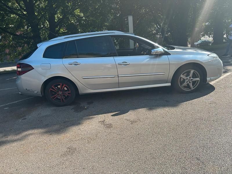 Silber Gebraucht 2010 Renault Laguna III GT Kombi | 1.500 € (Superpreis) - Bild 1/4
