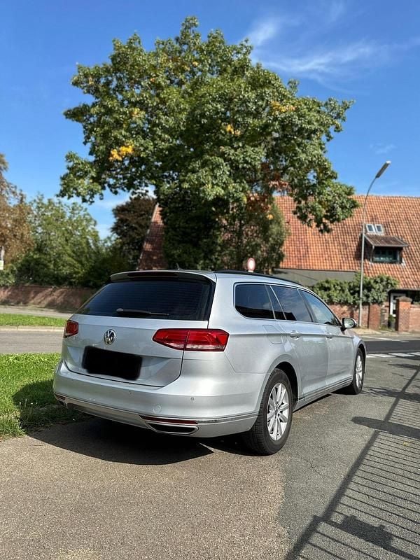 Gebraucht VW Passat 150 PS (110 kW) 2019 Silber Kombi
