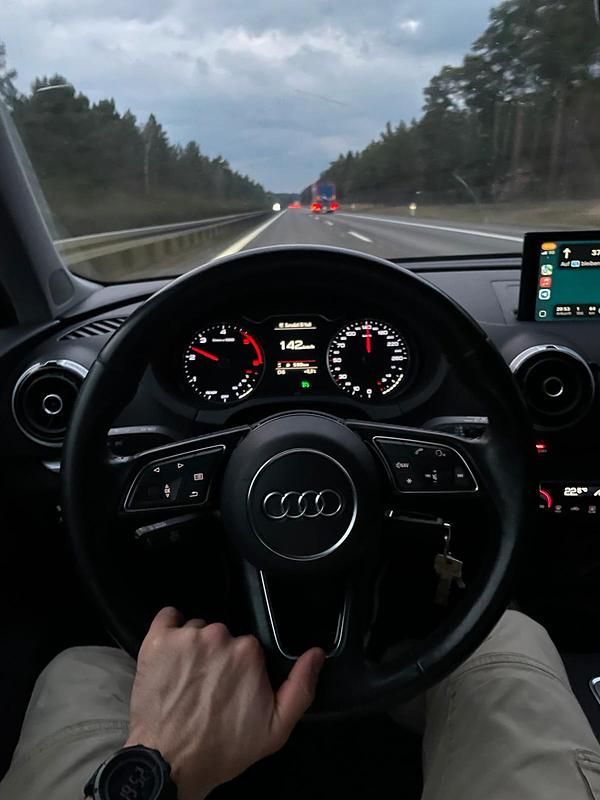 Schwarz Gebraucht 2016 Audi A3 Sportback Kleinwagen | 13.999 € (Fairer Preis) - Bild 1/4