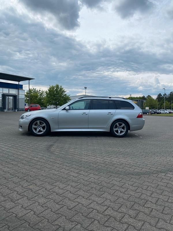 Gebraucht BMW 525 218 PS (160 kW) 2005 Silber Kombi