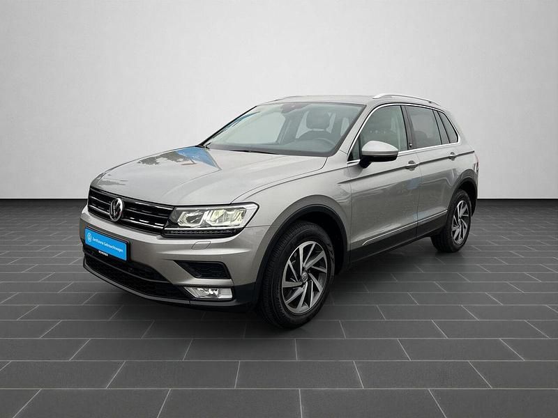 Tungsten silver metallic (metallic) Gebraucht 2017 VW Tiguan Sound SUV | 21.995 € (Superpreis) - Bild 1/4