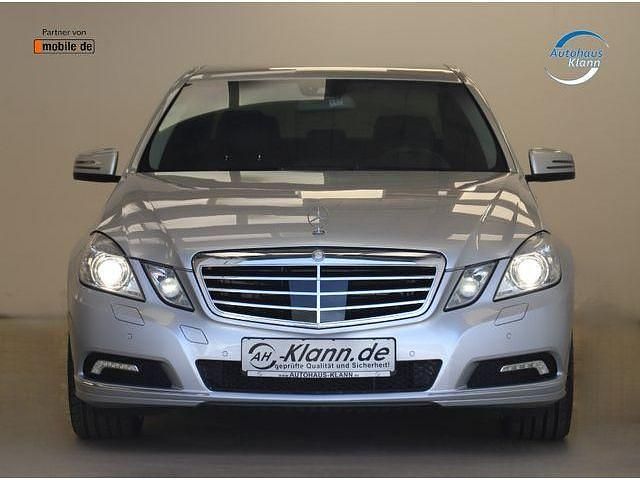 Gebraucht Mercedes E500 387 PS (284 kW) 2009 Iridiumsilber metalliclack (metallic) Limousine