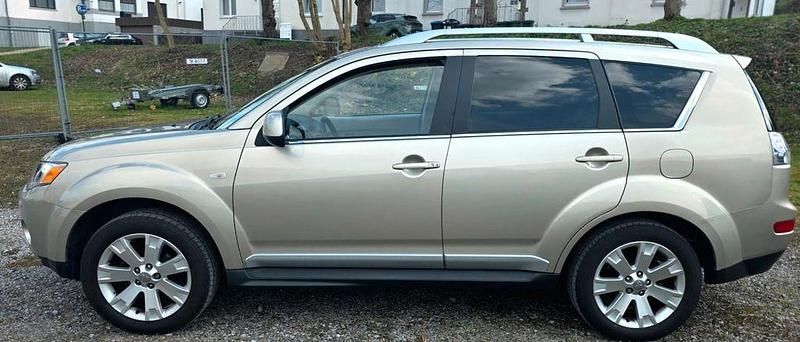 Gebraucht Mitsubishi Outlander 170 PS (125 kW) 2009 Beige SUV
