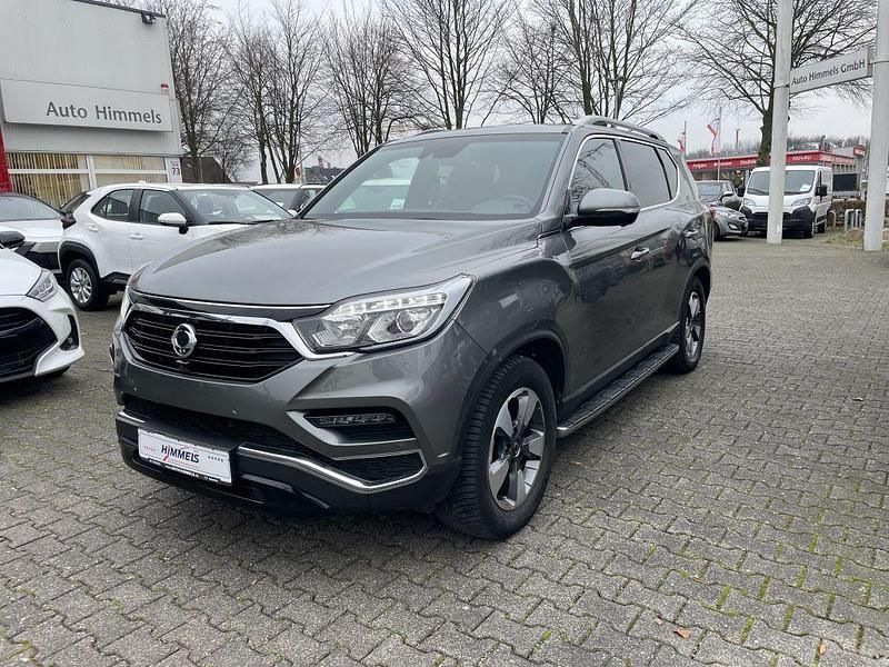 Grau Gebraucht 2018 Ssangyong (KGM) Rexton Sapphire SUV | 19.170 € (Fairer Preis) - Bild 1/4