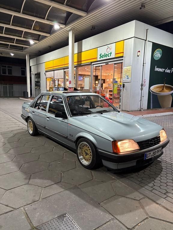 Blau Gebraucht 1986 Opel Rekord Limousine | 7.770 € - Bild 1/4