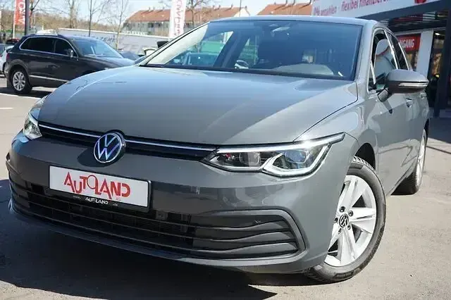 Gebraucht VW Golf VIII Life 131 PS (96 kW) 2023 Grau Limousine