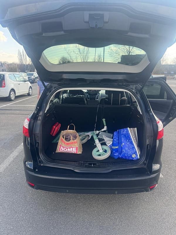 Gebraucht Ford Focus 105 PS (77 kW) 2011 Schwarz Kombi