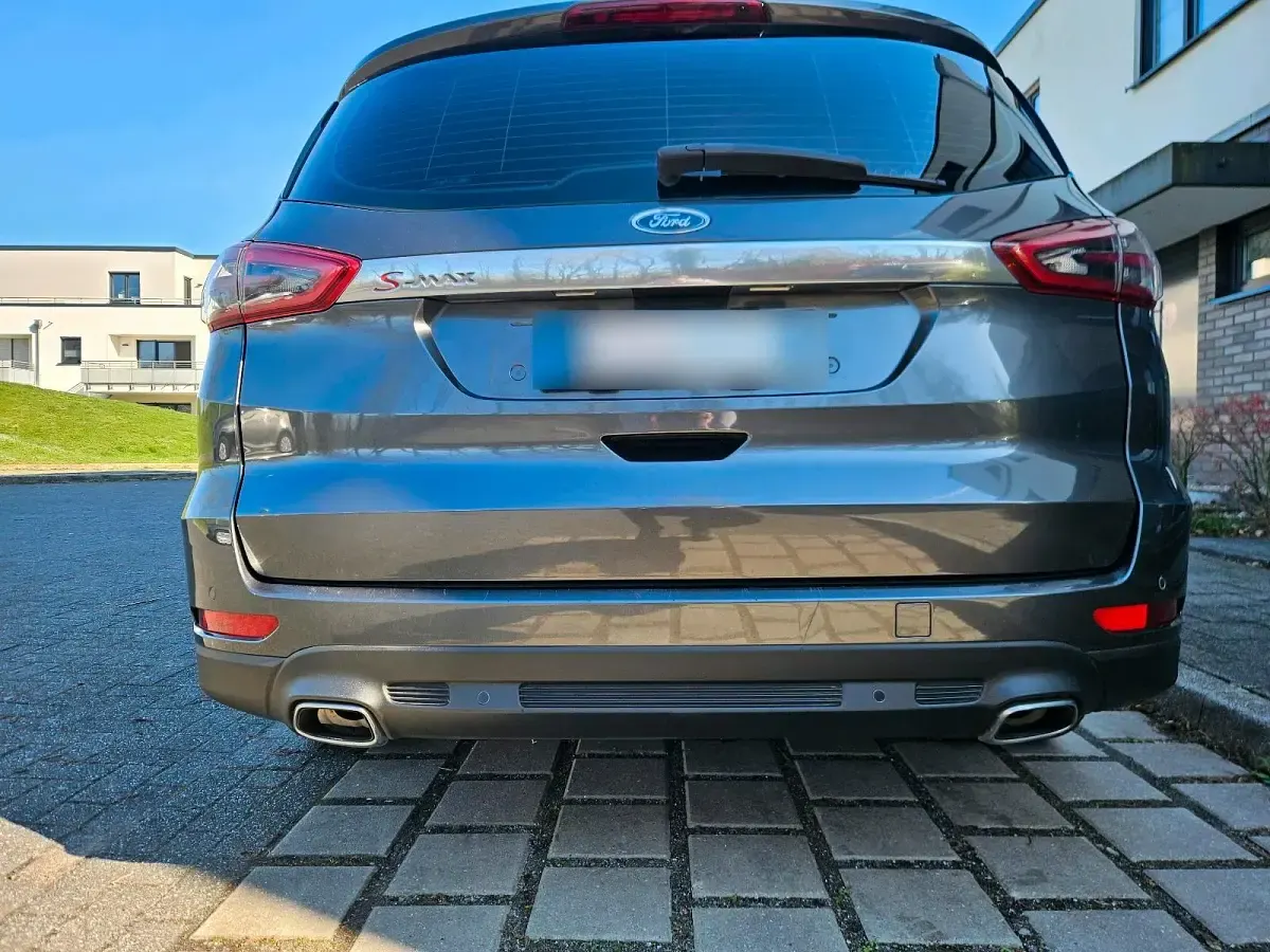 Gebraucht Ford S-MAX Titanium 179 PS (131 kW) 2016 Grau Van / Kleinbus
